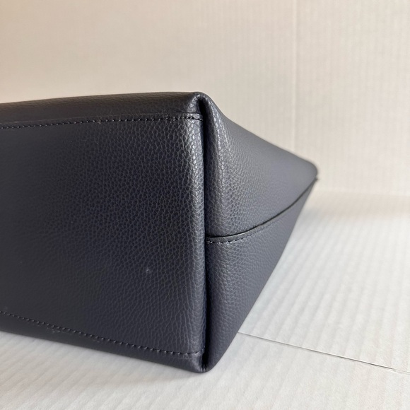 Coach Tote Pebbled Dark Blue - like new - Picture 6 of 9